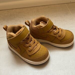 BRAND NEW NEVER WORN. Nike toddler shoes. Size 5c